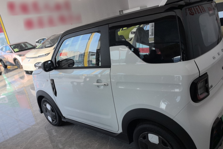 吉利银河 2025款 210km 熊猫卡丁车身外观6005