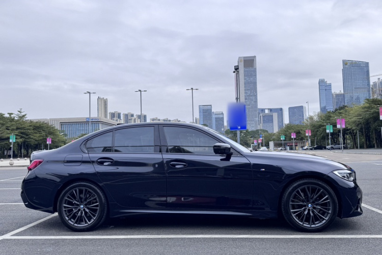 宝马3系 2021款 325i M运动曜夜套装车身外观6002