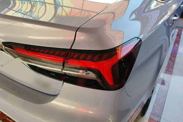 飞凡汽车 飞凡ER6 2020款 620km 智享版车身外观9