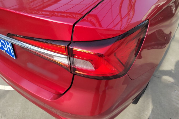 荣威i5 2020款 1.5L 自动4G互联领豪版车身外观9