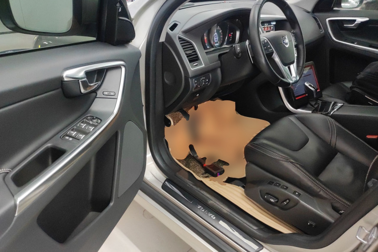 沃尔沃XC60 2016款 T5 AWD 智驭版中控内饰20