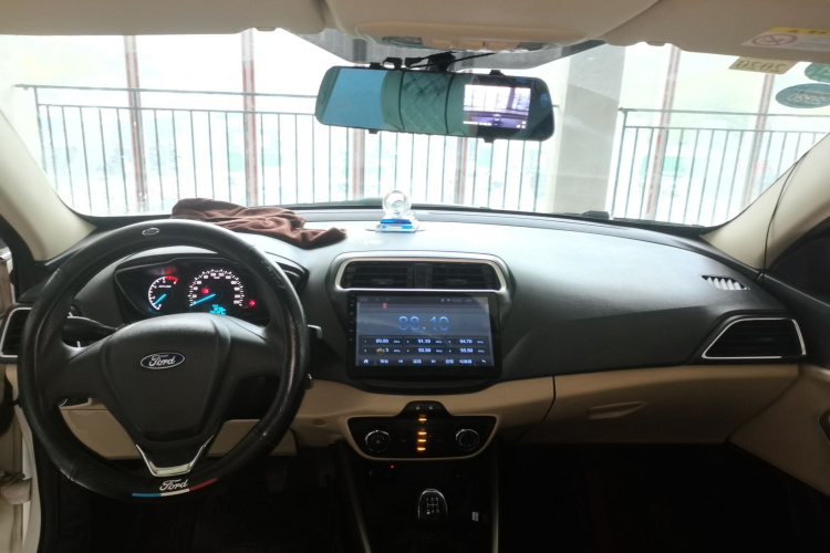 福特 福睿斯 2017款 改款 1.5L 手动舒适型中控内饰7002