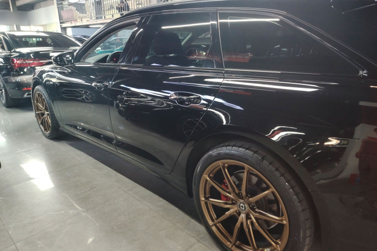 奥迪A6(进口) 2022款 Avant 先锋派 45 TFSI 臻选动感型车身外观4