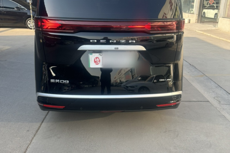 腾势D9 2024款 DM-i 980 四驱尊贵型车身外观6005