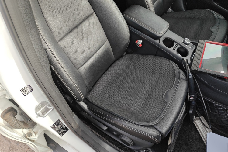 奔驰GLA 2016款 GLA 200 动感型局部细节41