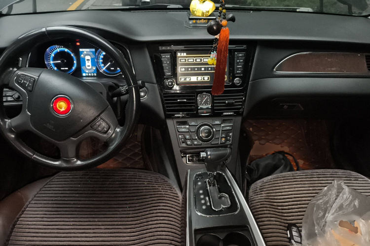 红旗H7 2015款 2.0T 豪华型中控内饰12