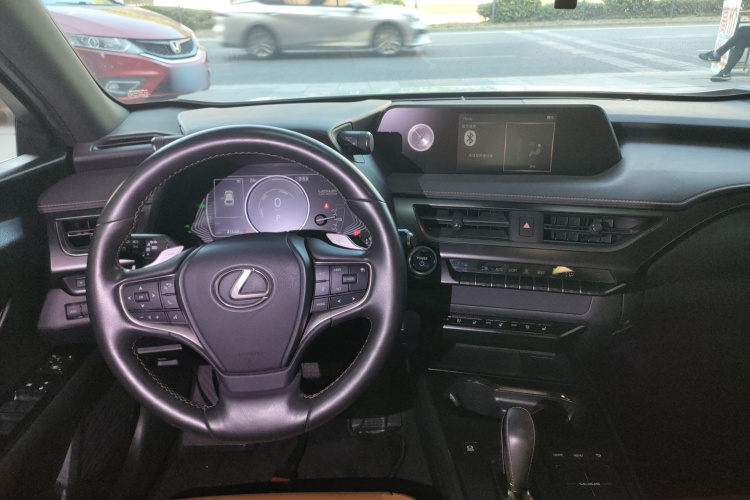 雷克萨斯UX新能源 2020款 300e 纯·悦版中控内饰12