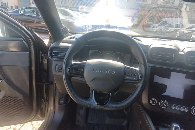 领克03 2022款 2.0TD DCT劲Plus中控内饰13