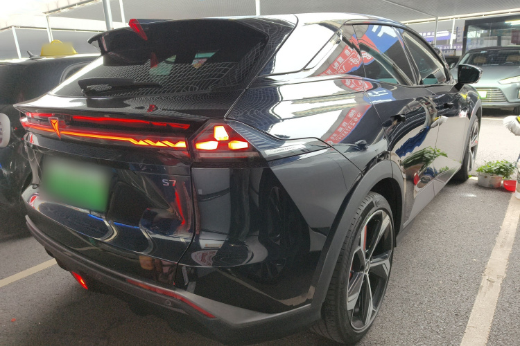 深蓝汽车 深蓝S07 2023款 620Max纯电版车身外观7