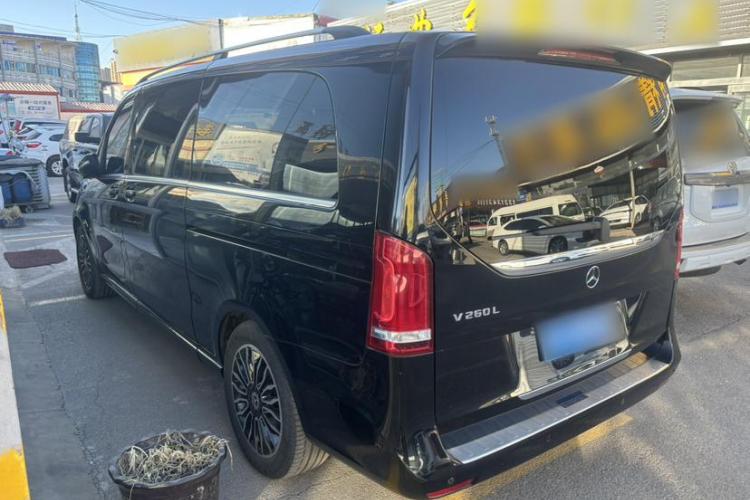 奔驰V级 2018款 V 260 L 尊贵加长版 国VI车身外观6003