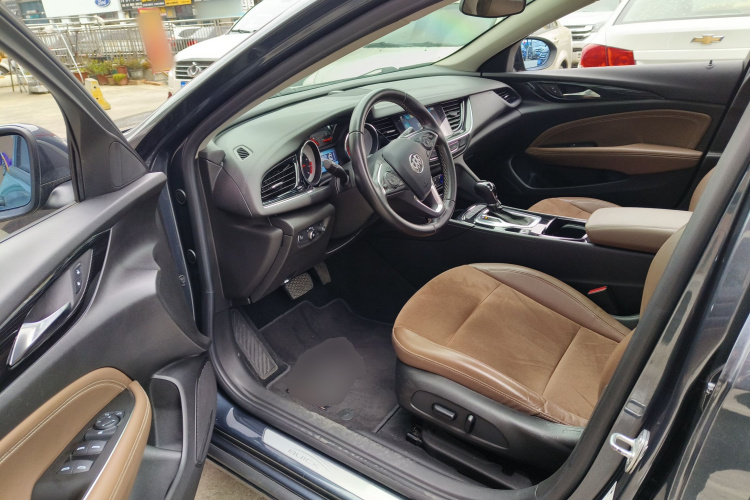 别克 君威 2019款 20T 精英型 国VI中控内饰20