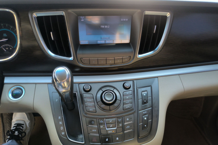 别克GL8 2011款 2.4L LT豪华商务行政版局部细节16