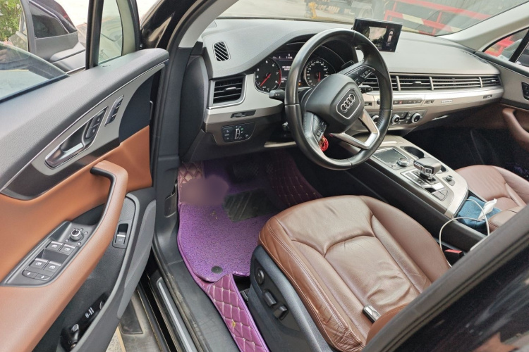 奥迪Q7 2016款 40 TFSI 舒适型中控内饰7003