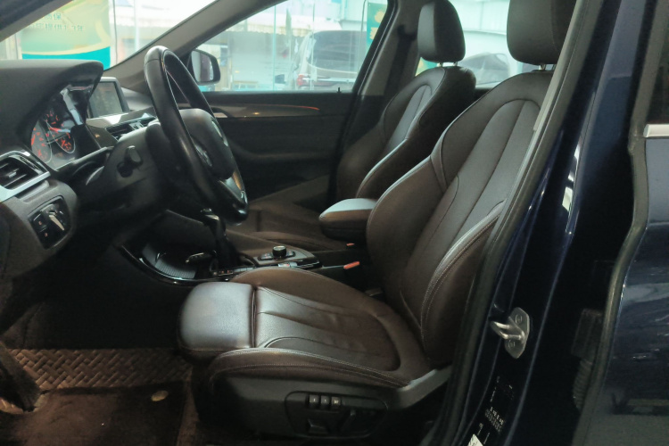 宝马X1 2018款 sDrive18Li 尊享型中控内饰19