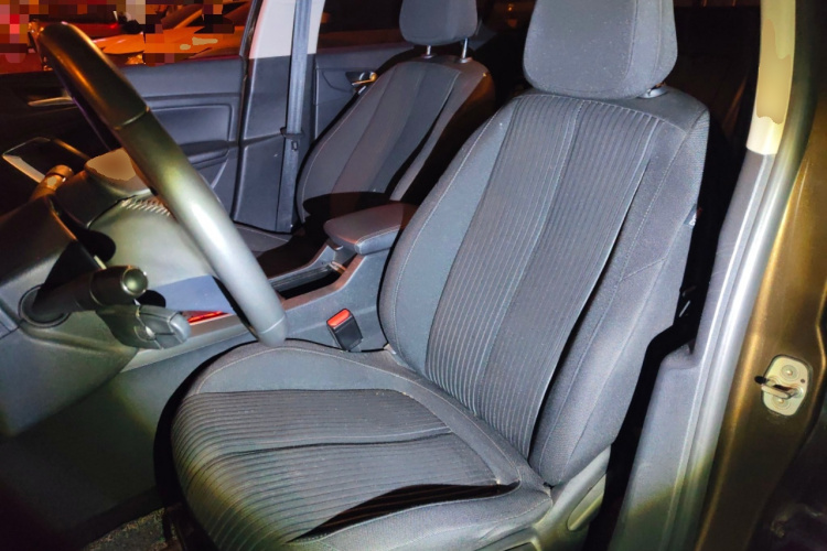 标致408 2015款 1.2T 自动豪华版局部细节19