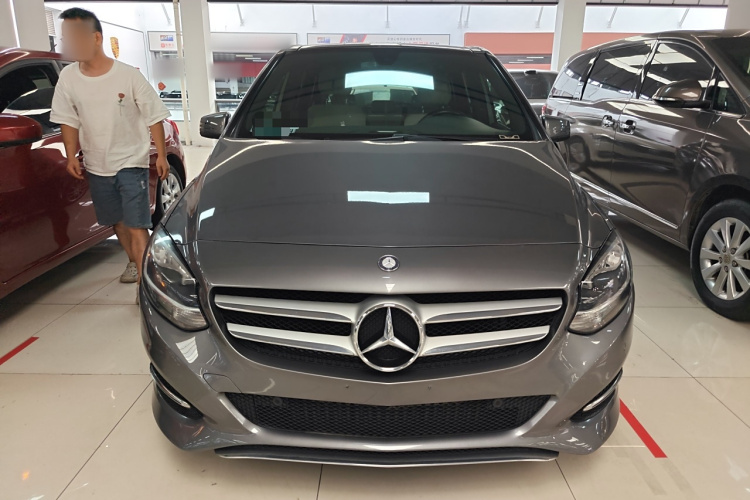 奔驰B级 2015款 B 200 动感型车身外观2