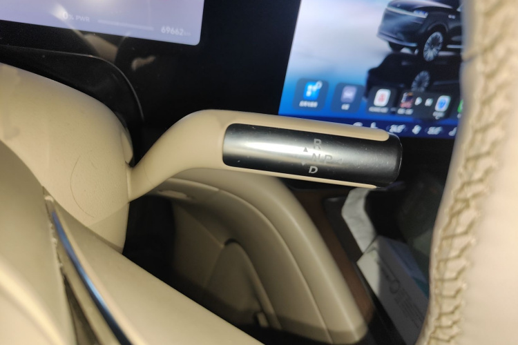 鸿蒙智行 问界M9 2024款 增程 Max版 42kWh 6座版中控内饰18