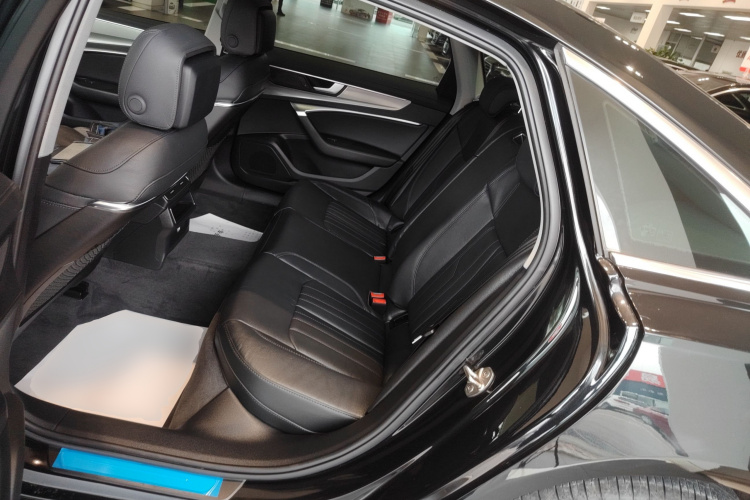 奥迪A6L 2022款 40 TFSI 豪华致雅型中控内饰7004