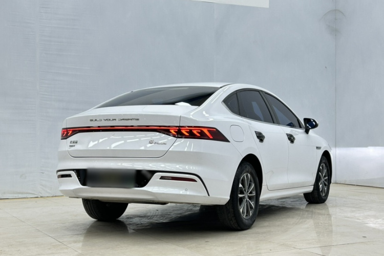 比亚迪 秦PLUS 2023款 冠军版 DM-i 55KM领先型车身外观6003