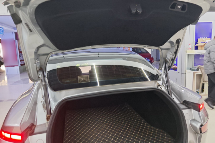 小鹏P7 2020款 670N机舱底盘23