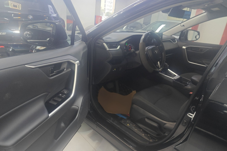 丰田 RAV4荣放 2024款 2.0L CVT两驱都市版中控内饰7003