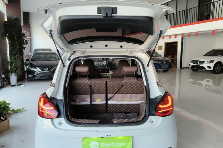 五菱汽车 五菱缤果 2023款 333km 灵犀互联款机舱底盘23