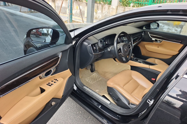 沃尔沃S90 2018款 T4 智远版中控内饰20