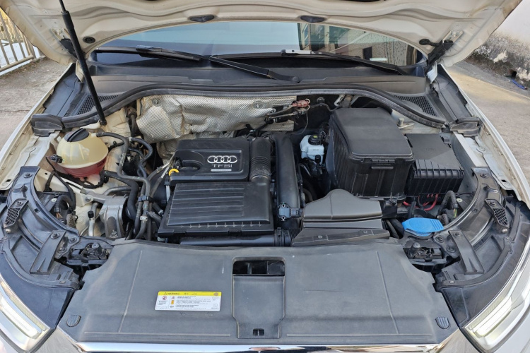 奥迪Q3 2016款 30 TFSI 风尚型机舱底盘24