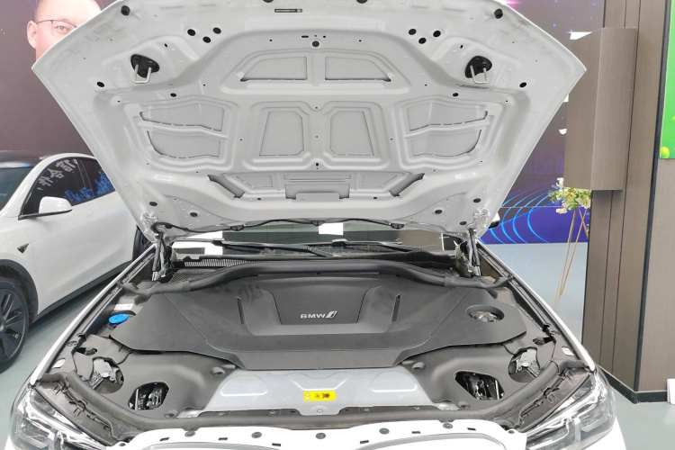 宝马iX3 2024款 领先型机舱底盘24