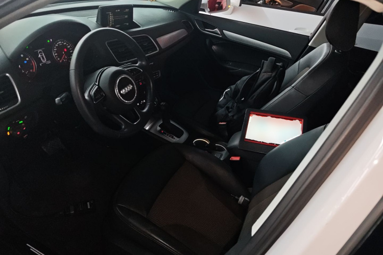 奥迪Q3 2018款 30周年年型 30 TFSI 时尚型中控内饰19