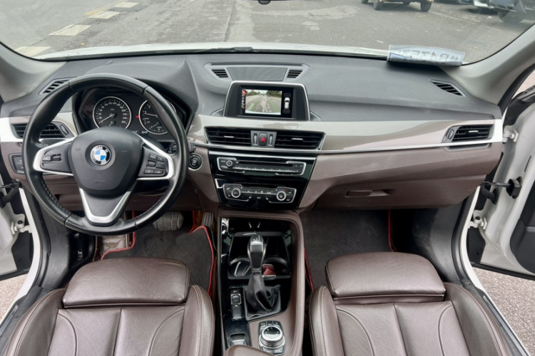 宝马X1 2016款 sDrive20Li 豪华型中控内饰7002