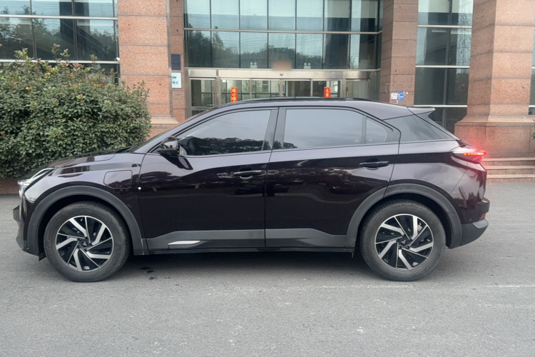 哪吒汽车 哪吒U 2021款 Pro 500 环球版车身外观6005