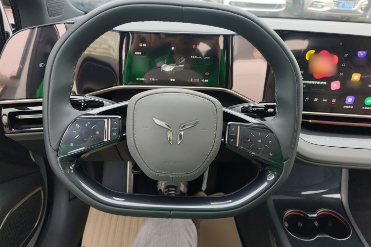 红旗EH7 2024款 690 Pro中控内饰13