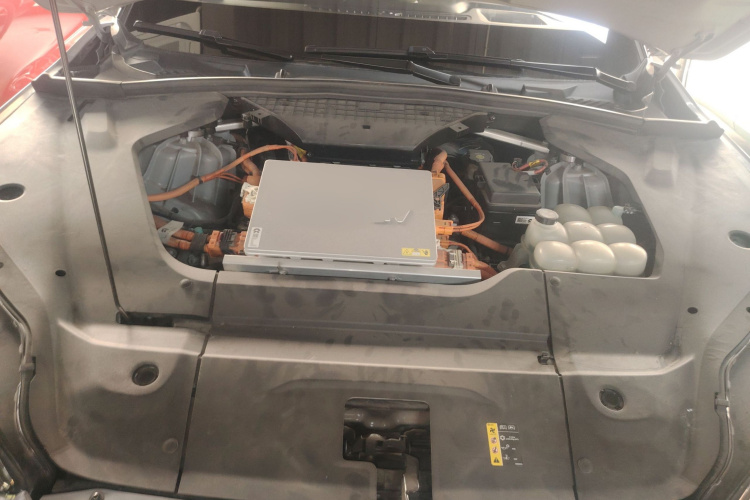 蔚来ES8 2020款 580KM 签名版 七座版机舱底盘24