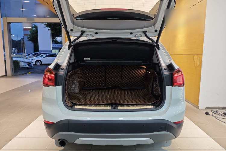 宝马X1 2018款 sDrive18Li 尊享型车身外观6004