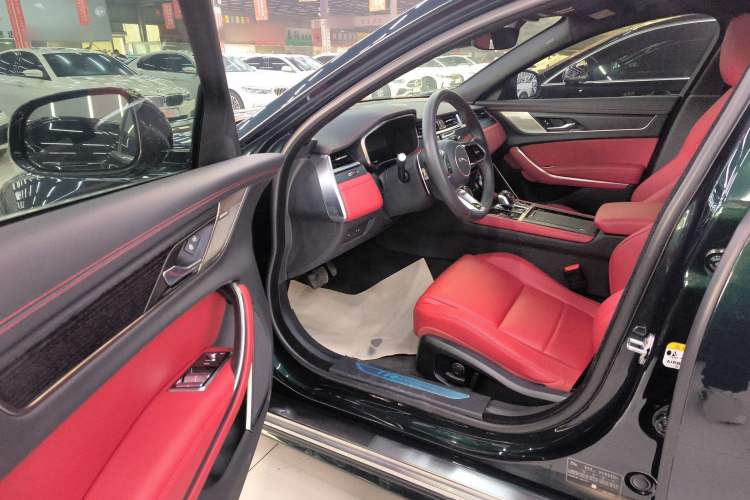 捷豹XFL 2023款 XFL 2.0T P250 两驱精英运动版中控内饰7003