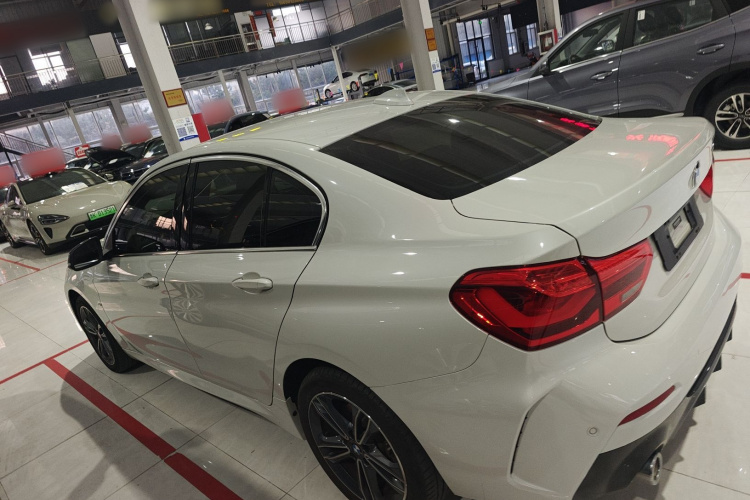 宝马1系 2023款 120i M运动版车身外观4