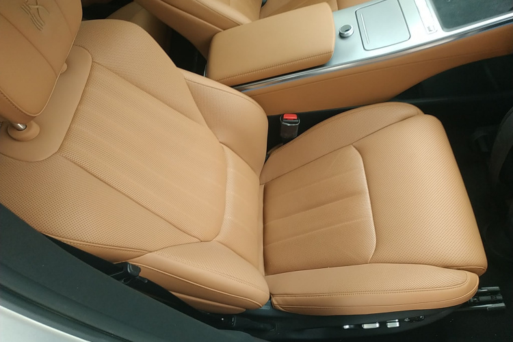 比亚迪 汉L 2025款 EV 四驱激光雷达旗舰型局部细节41