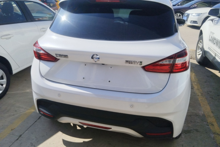 江铃集团新能源 易至EV3 2022款 小雷达悦跑型车身外观6