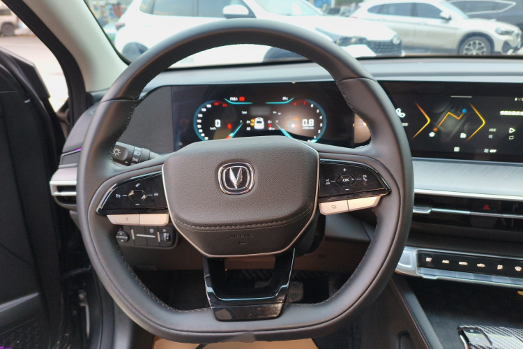 长安 逸动 2022款 PLUS 蓝鲸NE 1.4T GDI DCT尊贵版局部细节13