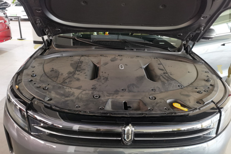 鸿蒙智行 问界M7 2022款 1.5T 四驱豪华版机舱底盘24