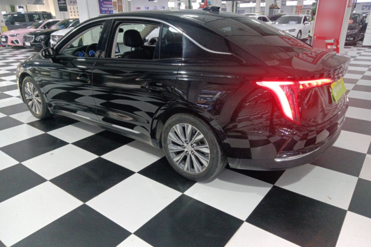 红旗E-QM5 2022款 431km 充电乐享版车身外观4