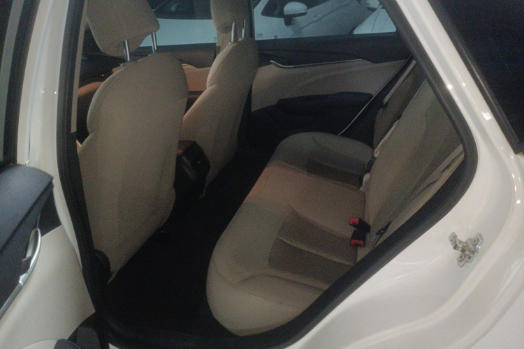 别克 英朗 2015款 15N 自动精英型中控内饰21