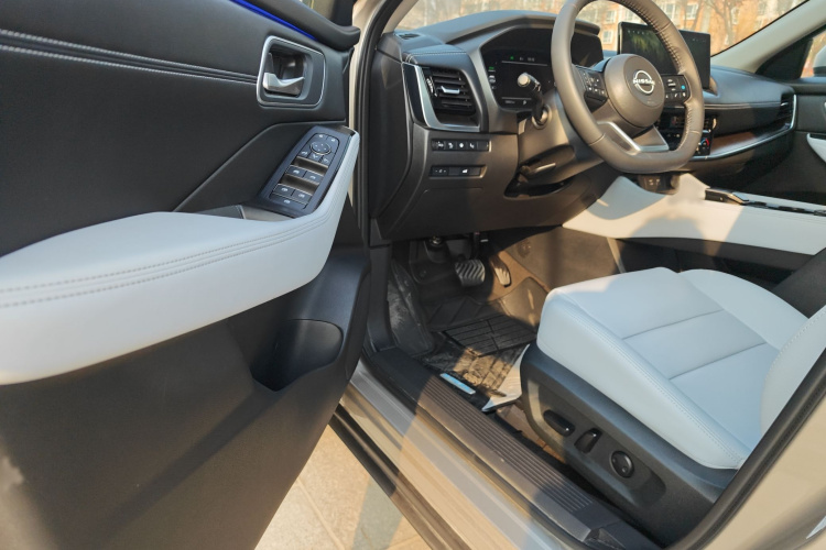 日产 奇骏 2023款 e-POWER 超混双电机四驱至尊版中控内饰7004