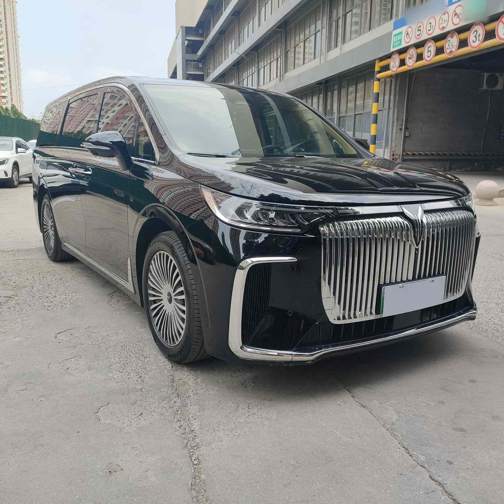 岚图汽车 岚图梦想家 2025款 PHEV 四驱尊贵鲲鹏版(3)