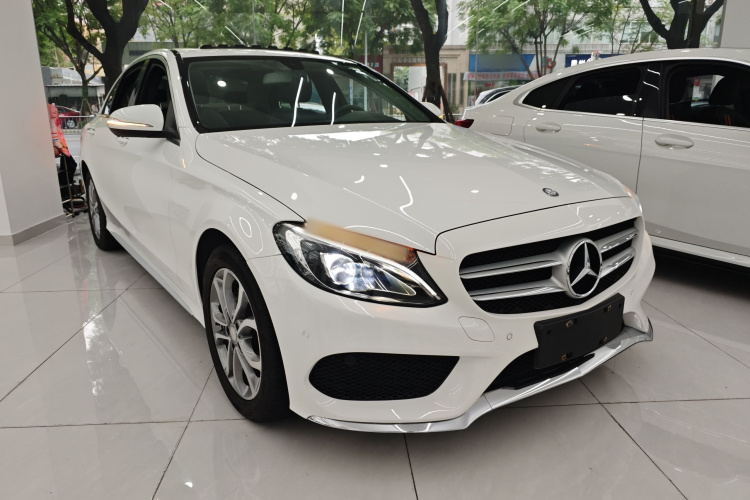 奔驰C级 2017款 C 180 L 运动版车身外观3