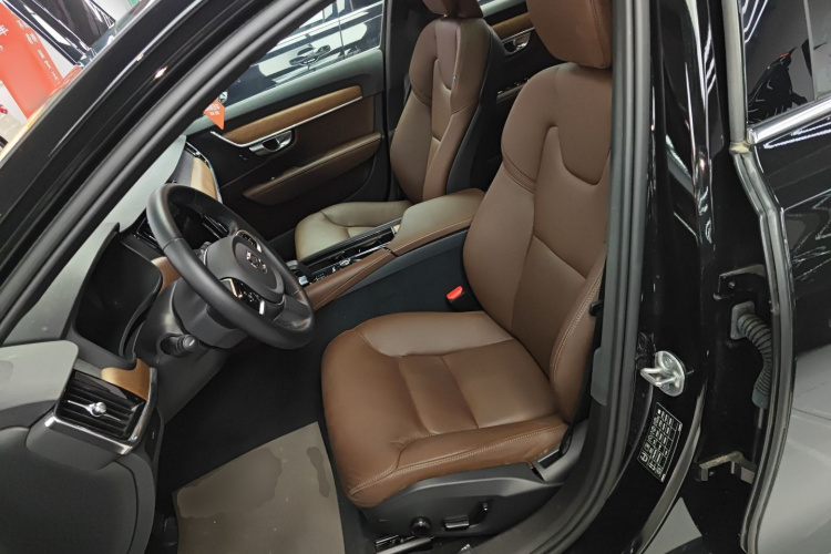 沃尔沃S90 2025款 B5 智逸豪华版中控内饰19