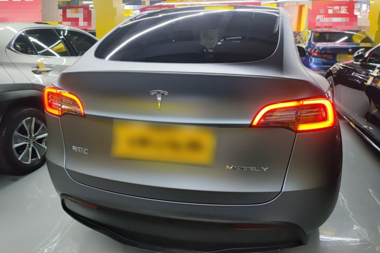 特斯拉 Model Y 2022款 后轮驱动版车身外观6