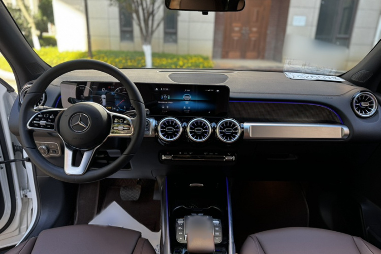 奔驰GLB 2023款 GLB 220 动感型中控内饰7009