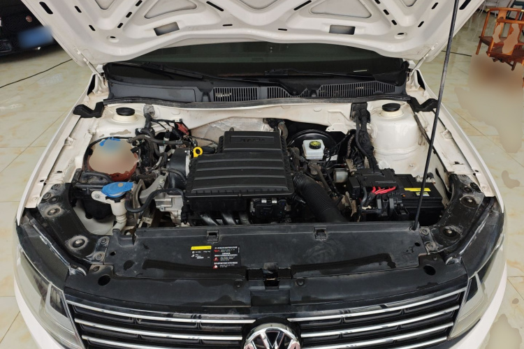 大众 朗逸 2017款 1.6L 自动风尚版机舱底盘24